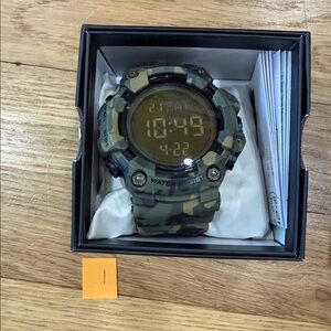 Ativa Green and Black Camouflage Smartwatch (1)